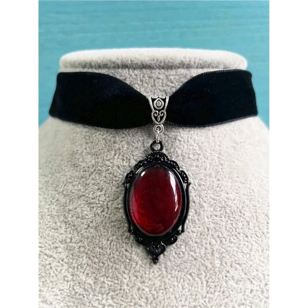 Elegant Black Velvet Choker with Red Pendant For Woman‎